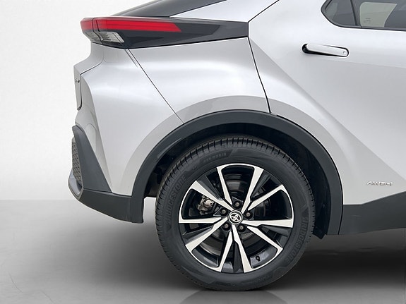 Toyota C-HR 25 of 28