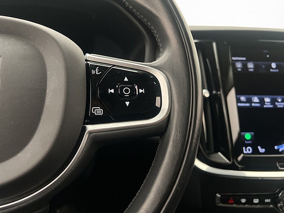 Volvo V60 Cross Country 21 of 30