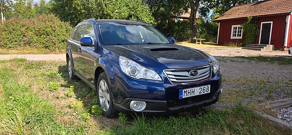 Subaru Outback 2 of 10