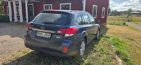 Subaru Outback 3 of 10