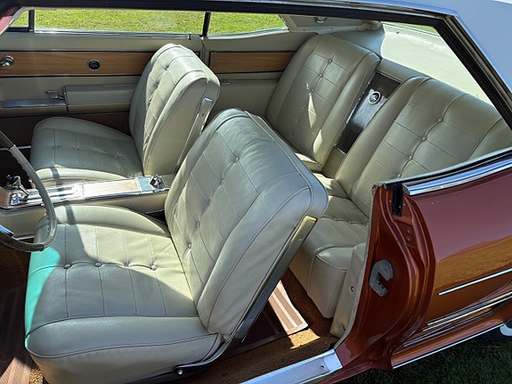 Buick Riviera 21 of 25