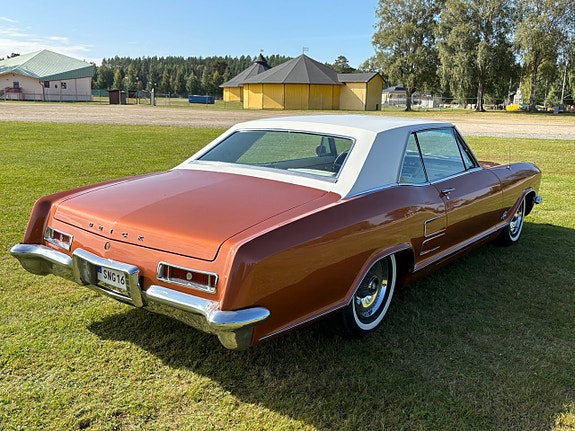 Buick Riviera 8 of 25