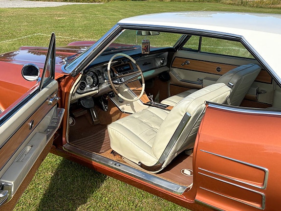 Buick Riviera 10 of 25