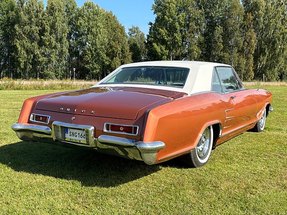 Buick Riviera 23 of 25