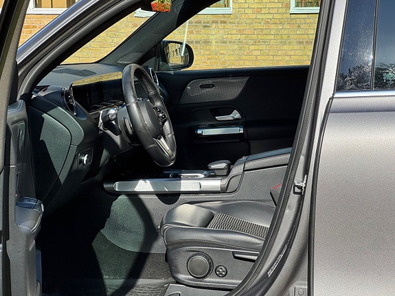 Mercedes-Benz GLB200 14 of 24
