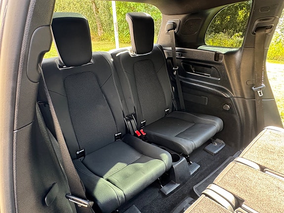 Mercedes-Benz GLB200 23 of 24