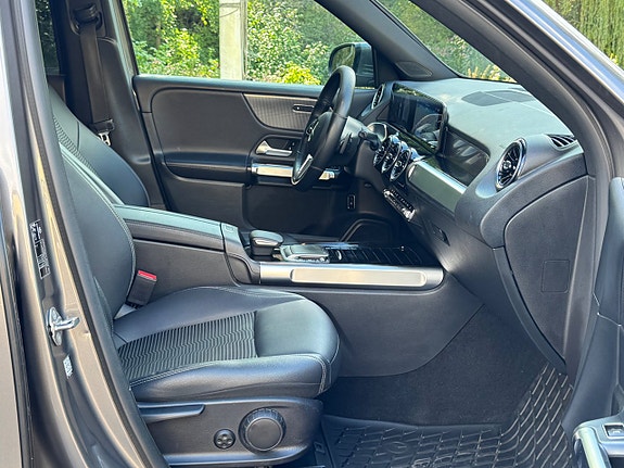 Mercedes-Benz GLB200 19 of 24