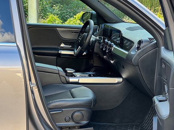 Mercedes-Benz GLB200 18 of 24