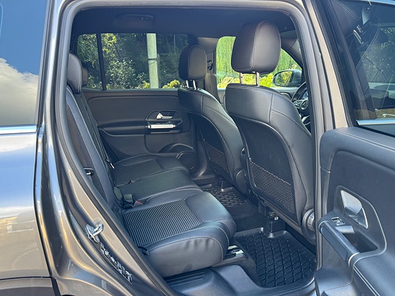 Mercedes-Benz GLB200 22 of 24