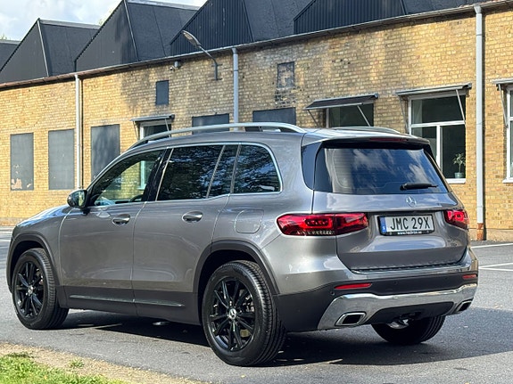 Mercedes-Benz GLB200 9 of 24