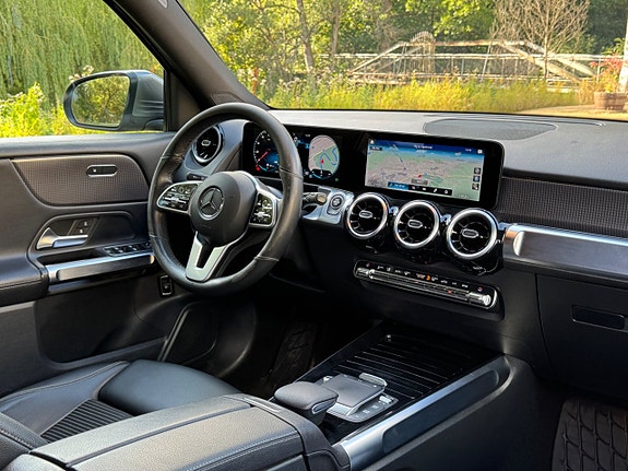 Mercedes-Benz GLB200 21 of 24