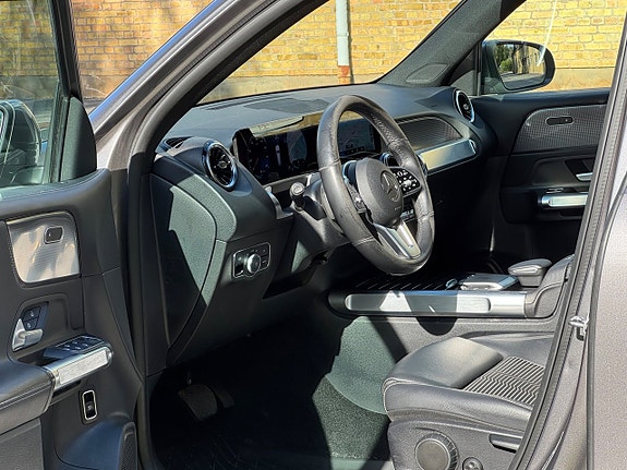 Mercedes-Benz GLB200 15 of 24