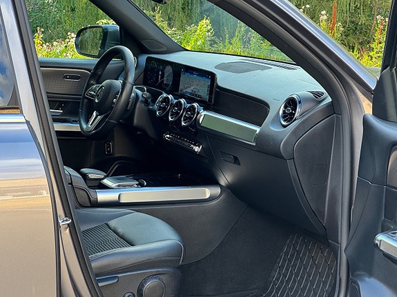 Mercedes-Benz GLB200 17 of 24