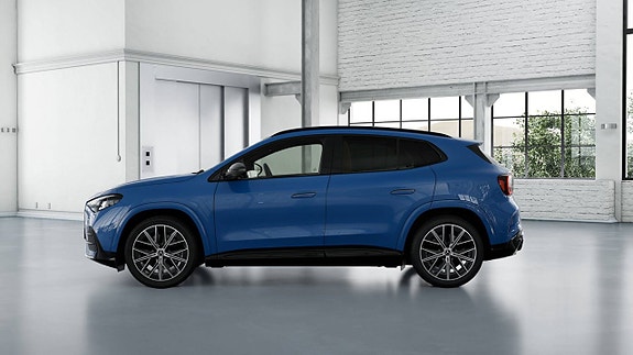 Mercedes-Benz GLA350 2 of 9