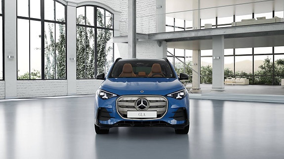Mercedes-Benz GLA350 5 of 9