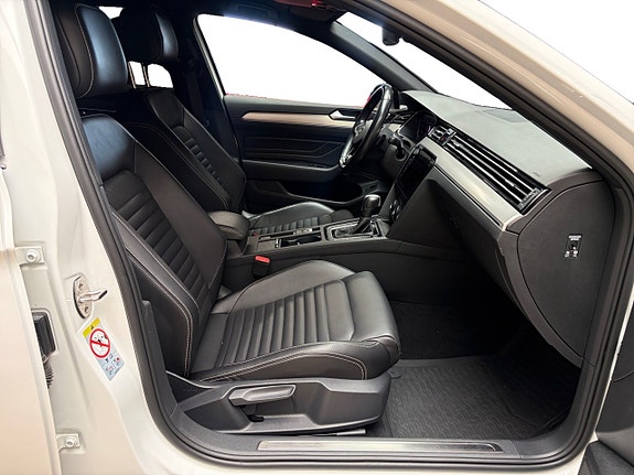Volkswagen Passat Alltrack 16 of 18