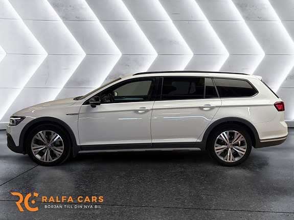 Volkswagen Passat Alltrack 3 of 18