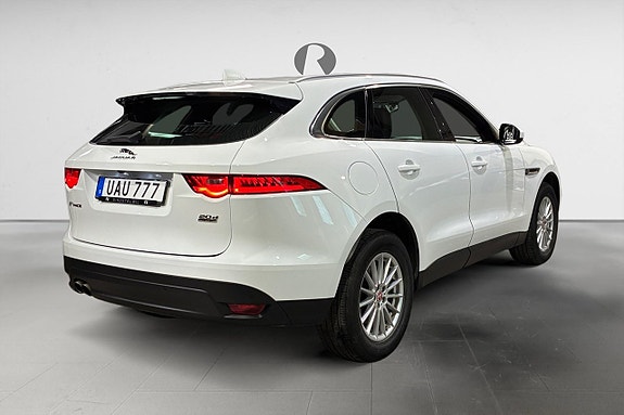 Jaguar F-PACE 7 of 18