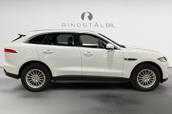 Jaguar F-PACE 8 of 18