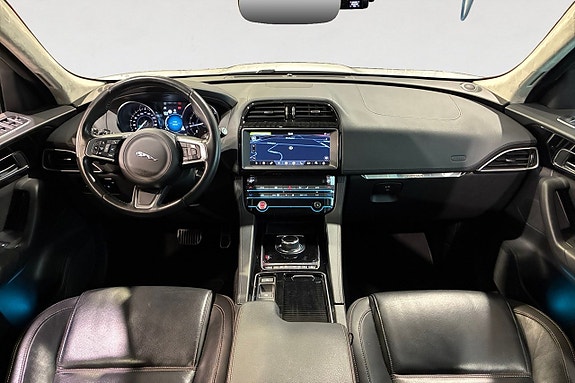 Jaguar F-PACE 11 of 18
