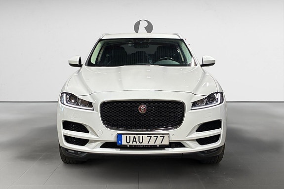 Jaguar F-PACE 10 of 18