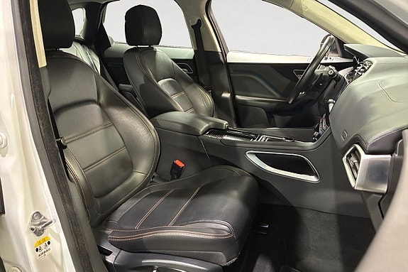 Jaguar F-PACE 15 of 18