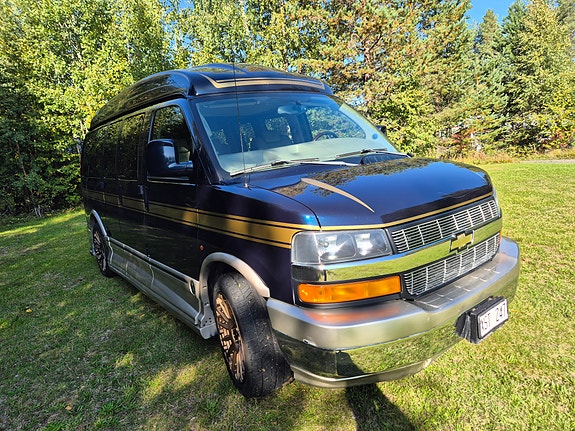 Chevrolet Express 2 of 7