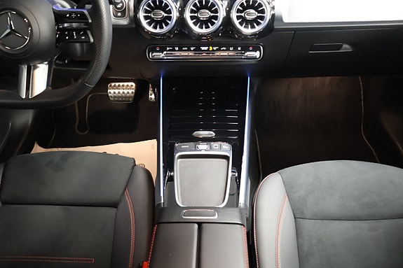 Mercedes-Benz GLB220 d 24 of 26