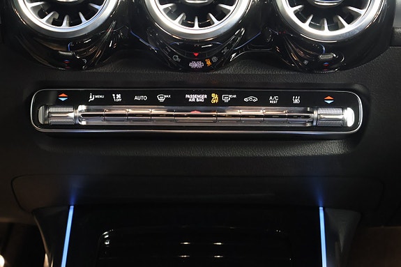 Mercedes-Benz GLB220 d 23 of 26