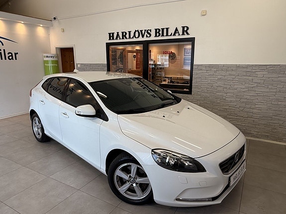 Volvo V40 10 of 15