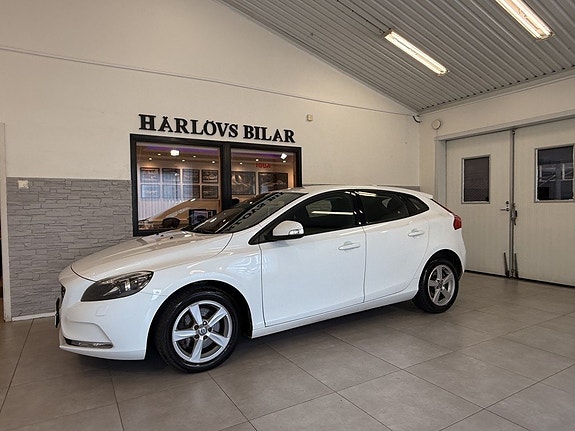 Volvo V40 3 of 15