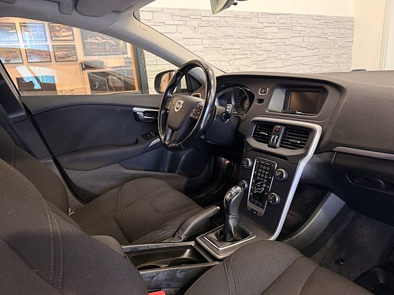 Volvo V40 13 of 15