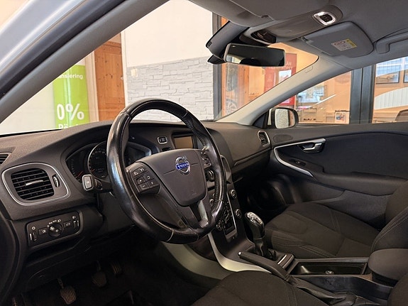 Volvo V40 12 of 15