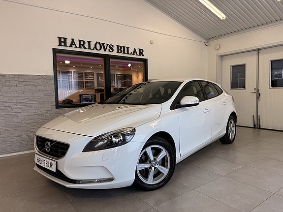 Volvo V40 2 of 15