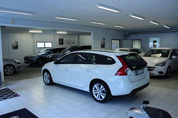 Volvo V60 4 of 9