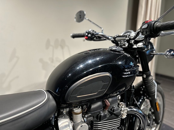 Triumph Bonneville T120 / Vindruta & Pakethållare medföljer 11 of 18