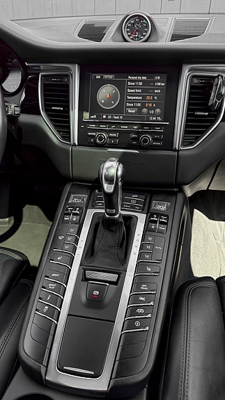 Porsche Macan S 9 of 18