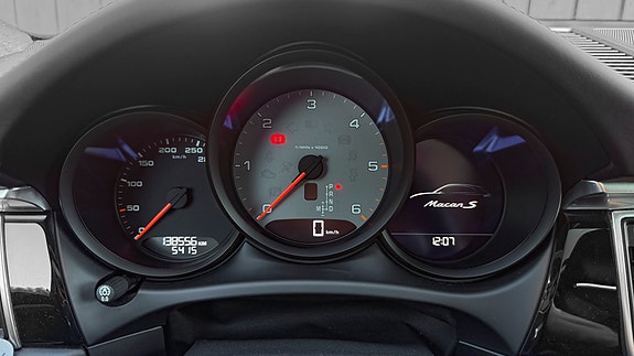 Porsche Macan S 12 of 18