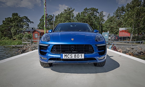 Porsche Macan S 2 of 18