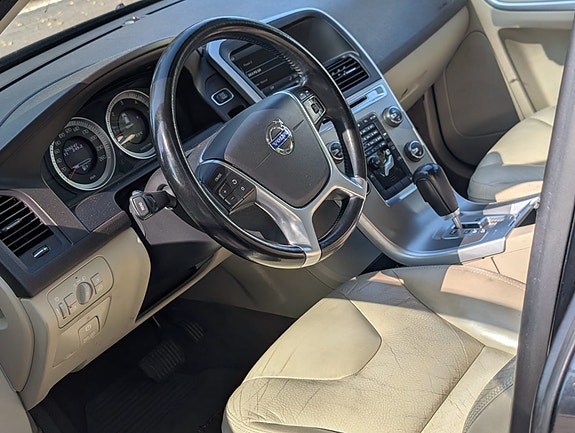 Volvo XC60 11 of 13