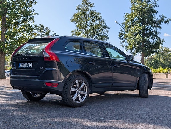 Volvo XC60 2 of 13