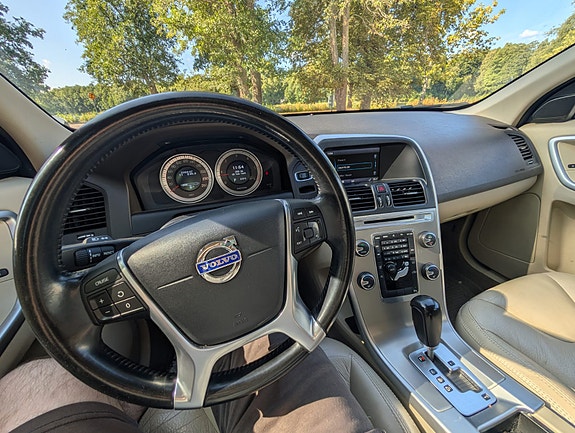 Volvo XC60 3 of 13