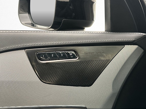 Volvo XC90 12 of 30