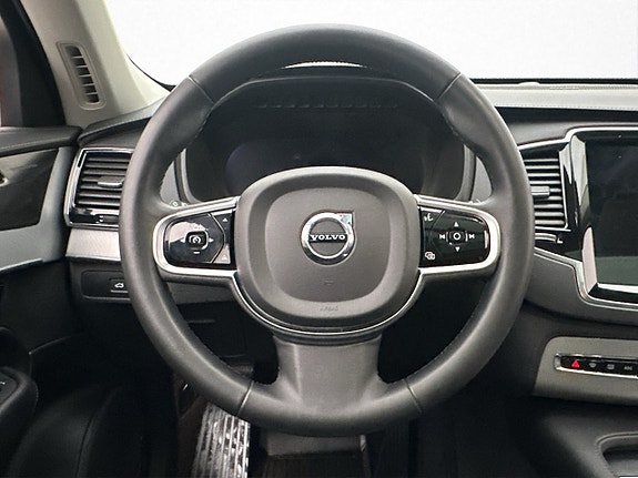 Volvo XC90 16 of 30