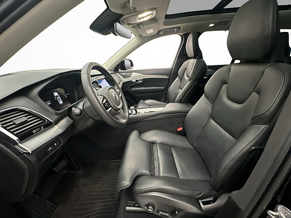 Volvo XC90 14 of 30