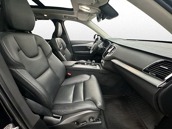 Volvo XC90 25 of 30