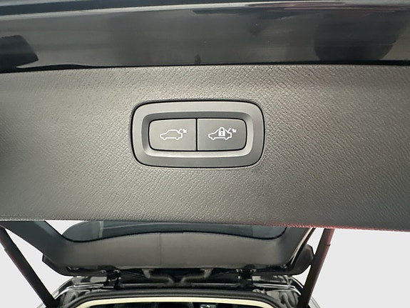 Volvo XC90 30 of 30