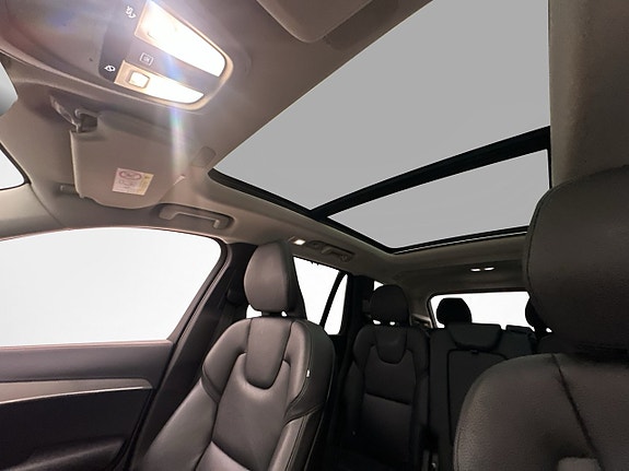 Volvo XC90 11 of 30