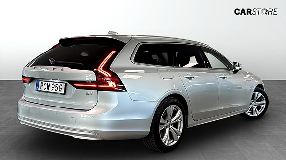 Volvo V90 2 of 23