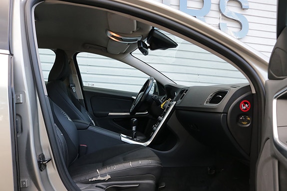 Volvo V60 10 of 14